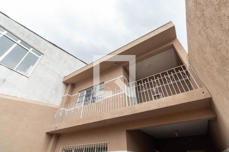 Casa à venda com 240m², 4 quartos e 3 vagas Casa à venda com 240m², 4 quartos e 3 vagasFachada