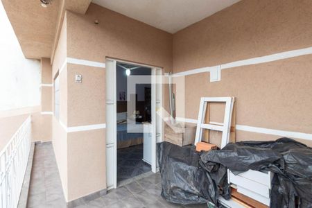 Casa à venda com 240m², 4 quartos e 3 vagas Casa à venda com 240m², 4 quartos e 3 vagasVaranda