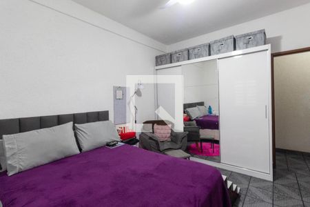 Casa à venda com 240m², 4 quartos e 3 vagas Casa à venda com 240m², 4 quartos e 3 vagasQuarto 2