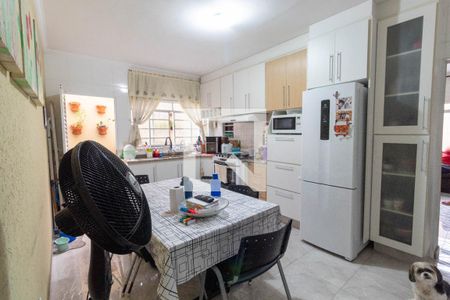 Casa à venda com 240m², 4 quartos e 3 vagas Casa à venda com 240m², 4 quartos e 3 vagasCozinha