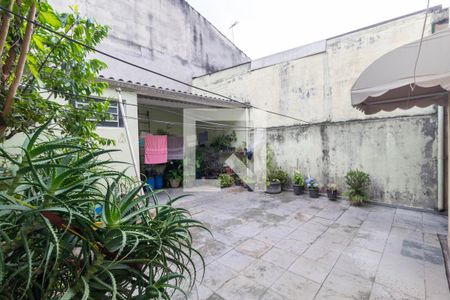 Casa à venda com 240m², 4 quartos e 3 vagas Casa à venda com 240m², 4 quartos e 3 vagasQuintal