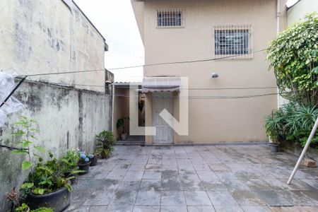 Casa à venda com 240m², 4 quartos e 3 vagas Casa à venda com 240m², 4 quartos e 3 vagasQuintal