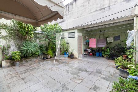 Casa à venda com 240m², 4 quartos e 3 vagas Casa à venda com 240m², 4 quartos e 3 vagasQuintal