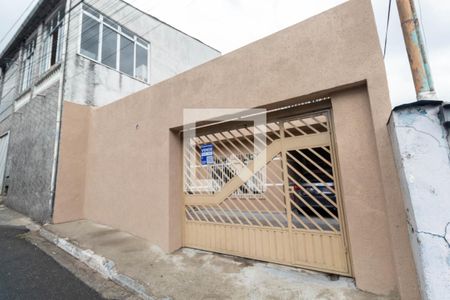 Casa à venda com 240m², 4 quartos e 3 vagas Casa à venda com 240m², 4 quartos e 3 vagasFachada