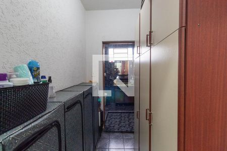 Casa à venda com 240m², 4 quartos e 3 vagas Casa à venda com 240m², 4 quartos e 3 vagasCorredor