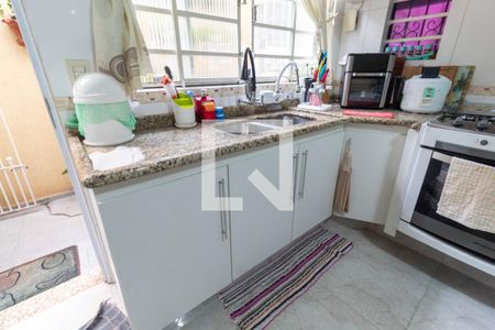 Casa à venda com 240m², 4 quartos e 3 vagas Casa à venda com 240m², 4 quartos e 3 vagasCozinha - Armários