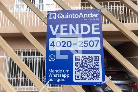 Casa à venda com 240m², 4 quartos e 3 vagas Casa à venda com 240m², 4 quartos e 3 vagasPlaquinha