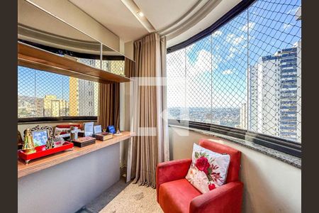 Apartamento à venda com 341m², 5 quartos e 6 vagasVaranda da Suite 3