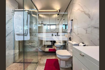 Apartamento à venda com 341m², 5 quartos e 6 vagasBanheiro da Suíte 4