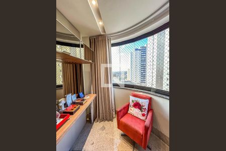 Apartamento à venda com 341m², 5 quartos e 6 vagasSuite 4