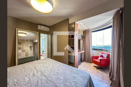 Apartamento à venda com 341m², 5 quartos e 6 vagasSuite 4