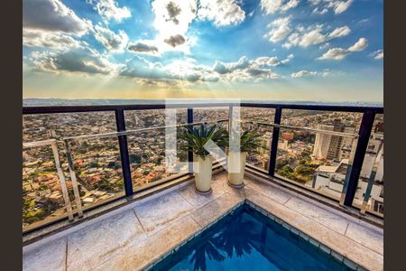 Apartamento à venda com 341m², 5 quartos e 6 vagasCobertura