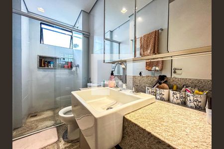 Apartamento à venda com 341m², 5 quartos e 6 vagasBanheiro da Suíte 3