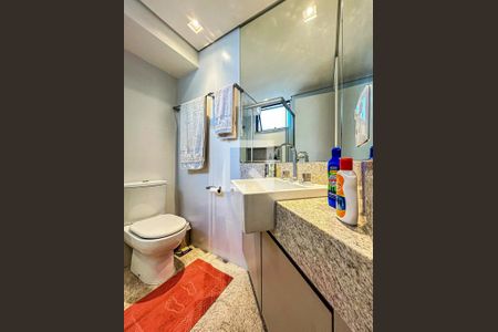 Apartamento à venda com 341m², 5 quartos e 6 vagasBanheiro da Suíte 1