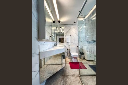 Apartamento à venda com 341m², 5 quartos e 6 vagasBanheiro da Suíte 4