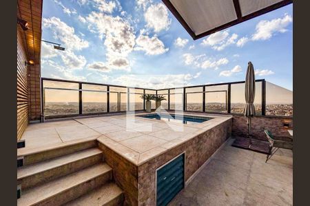 Apartamento à venda com 341m², 5 quartos e 6 vagasCobertura