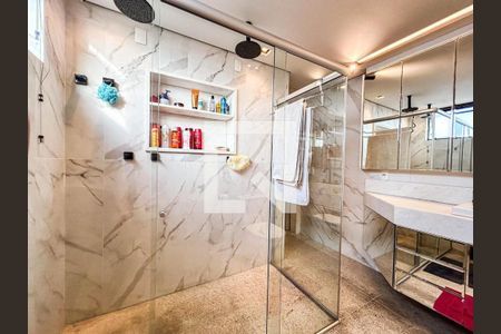 Apartamento à venda com 341m², 5 quartos e 6 vagasBanheiro da Suíte 3