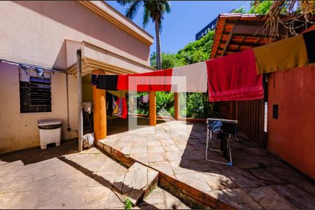 Casa à venda com 430m², 4 quartos e 5 vagas Casa à venda com 430m², 4 quartos e 5 vagasÁrea externa