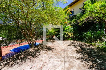 Casa à venda com 430m², 4 quartos e 5 vagas Casa à venda com 430m², 4 quartos e 5 vagasÁrea externa