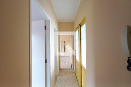 Casa para alugar com 242m², 3 quartos e 10 vagas Casa para alugar com 242m², 3 quartos e 10 vagasCorredor