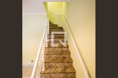 Casa à venda com 178m², 3 quartos e 2 vagasEscada