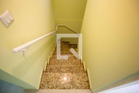 Casa à venda com 178m², 3 quartos e 2 vagasEscada