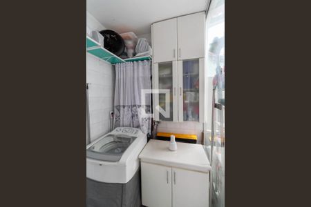 Casa à venda com 232m², 3 quartos e 3 vagas Casa à venda com 232m², 3 quartos e 3 vagasÁrea de serviço