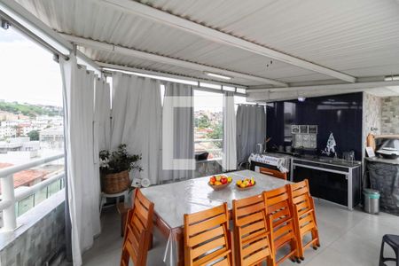 Casa à venda com 232m², 3 quartos e 3 vagas Casa à venda com 232m², 3 quartos e 3 vagasTerraço