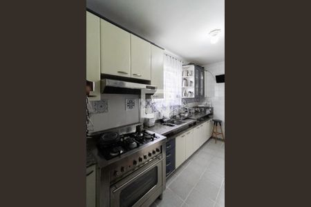 Casa à venda com 232m², 3 quartos e 3 vagas Casa à venda com 232m², 3 quartos e 3 vagasCozinha