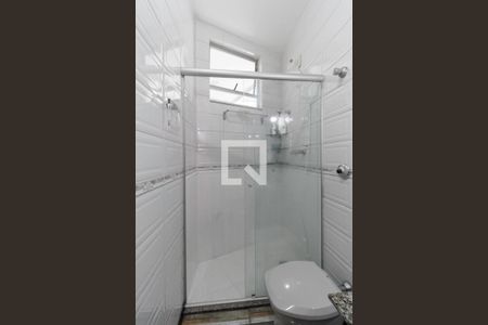 Casa à venda com 232m², 3 quartos e 3 vagas Casa à venda com 232m², 3 quartos e 3 vagasBanheiro social