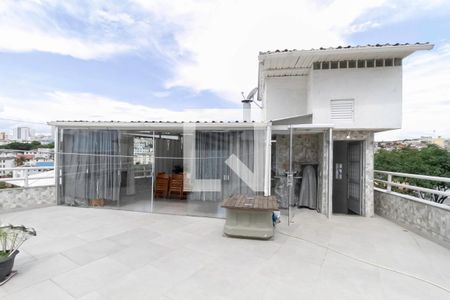 Casa à venda com 232m², 3 quartos e 3 vagas Casa à venda com 232m², 3 quartos e 3 vagasTerraço