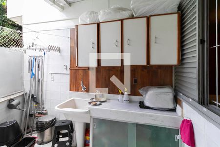 Casa à venda com 232m², 3 quartos e 3 vagas Casa à venda com 232m², 3 quartos e 3 vagasÁrea de serviço