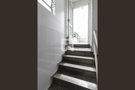 Casa à venda com 232m², 3 quartos e 3 vagas Casa à venda com 232m², 3 quartos e 3 vagasEscada