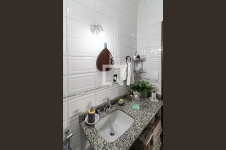 Casa à venda com 232m², 3 quartos e 3 vagas Casa à venda com 232m², 3 quartos e 3 vagasBanheiro social