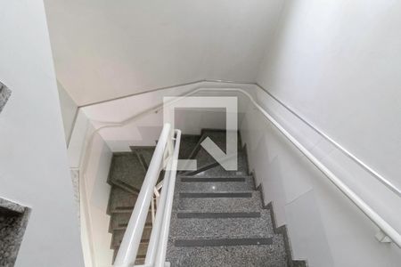 Casa à venda com 232m², 3 quartos e 3 vagas Casa à venda com 232m², 3 quartos e 3 vagasEscada