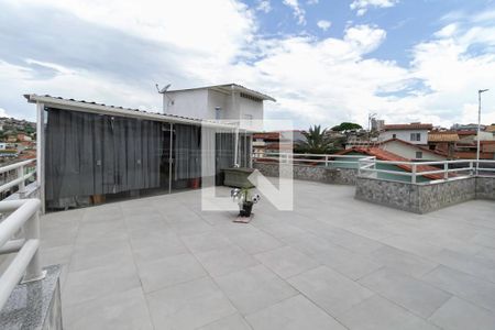 Casa à venda com 232m², 3 quartos e 3 vagas Casa à venda com 232m², 3 quartos e 3 vagasTerraço