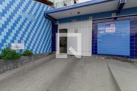 Casa à venda com 232m², 3 quartos e 3 vagas Casa à venda com 232m², 3 quartos e 3 vagasFachada