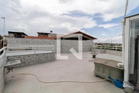 Casa à venda com 232m², 3 quartos e 3 vagas Casa à venda com 232m², 3 quartos e 3 vagasTerraço