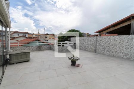 Casa à venda com 232m², 3 quartos e 3 vagas Casa à venda com 232m², 3 quartos e 3 vagasTerraço