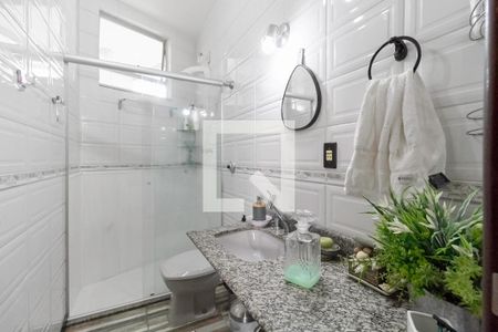 Casa à venda com 232m², 3 quartos e 3 vagas Casa à venda com 232m², 3 quartos e 3 vagasBanheiro social