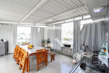 Casa à venda com 232m², 3 quartos e 3 vagas Casa à venda com 232m², 3 quartos e 3 vagasTerraço