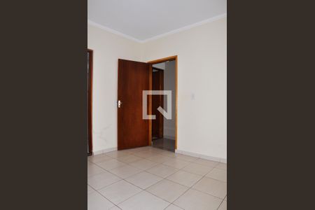 Casa à venda com 196m², 5 quartos e 1 vagaDetalhe - Quarto 01 com Suíte