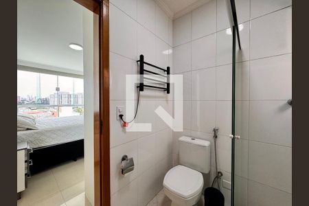 Apartamento à venda com 140m², 2 quartos e 2 vagas Apartamento à venda com 140m², 2 quartos e 2 vagasBanheiro da suíte