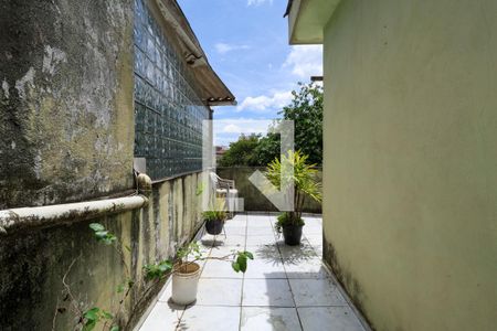 Casa à venda com 201m², 5 quartos e 4 vagasCasa 3 - Varanda do quarto 2