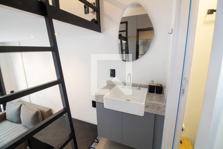 Banheiro de apartamento à venda com 1 quarto, 24m² em Santo Amaro, São Paulo