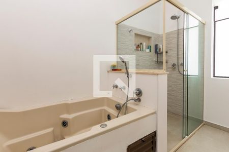 Casa à venda com 339m², 4 quartos e 3 vagasBanheiro da Suíte