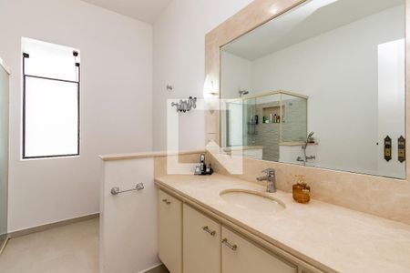 Casa à venda com 339m², 4 quartos e 3 vagasBanheiro da Suíte