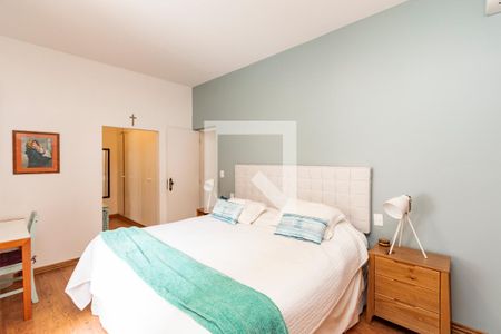 Casa à venda com 339m², 4 quartos e 3 vagasSuíte