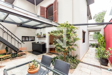 Casa à venda com 339m², 4 quartos e 3 vagasQuintal