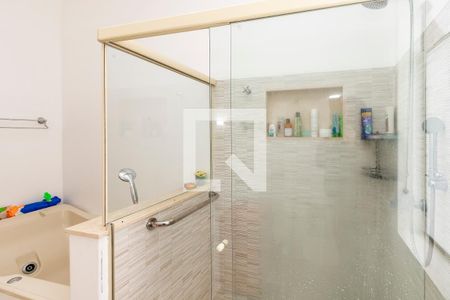 Casa à venda com 339m², 4 quartos e 3 vagasBanheiro da Suíte